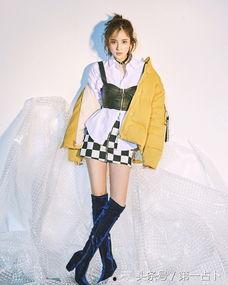 明星网红穿黄领衣服