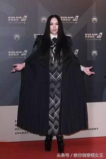 明星网红穿黄领衣服