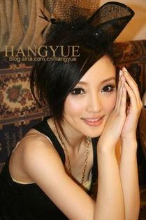 明星网红小羽简介照片,网红界的时尚达人，魅力四溢的时尚生活揭秘