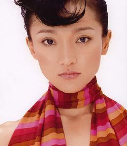 明星网红小羽简介照片,网红界的时尚达人，魅力四溢的时尚生活揭秘