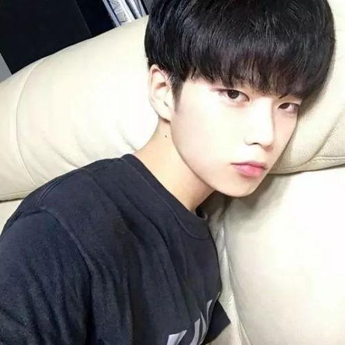 明星网红同款发型男生,明星网红同款发型，引领男生发型新潮流