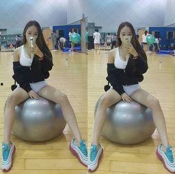 明星网红压腿视频素材下载,轻松解锁腿部柔韧性